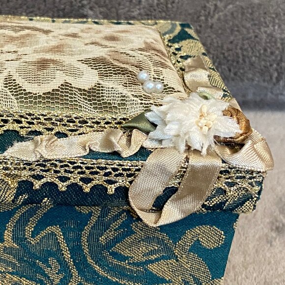 Katherine's Collection Vintage Gree Satin & Cream Lace Jewellery/Trinket Box - Picture 3 of 8